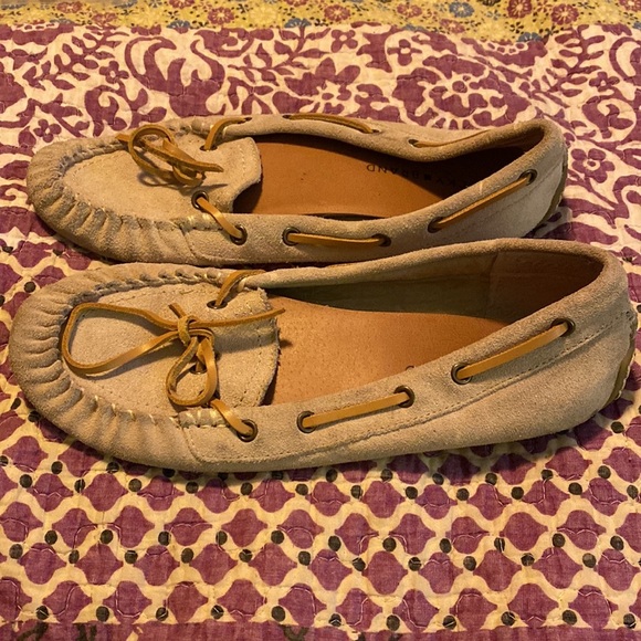 Lucky Brand 🍀 moccasins tan suede size 9. - Picture 3 of 5